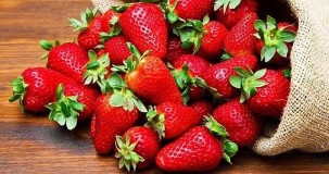 Rüyada Çilek Yemek Ne Anlama Gelir